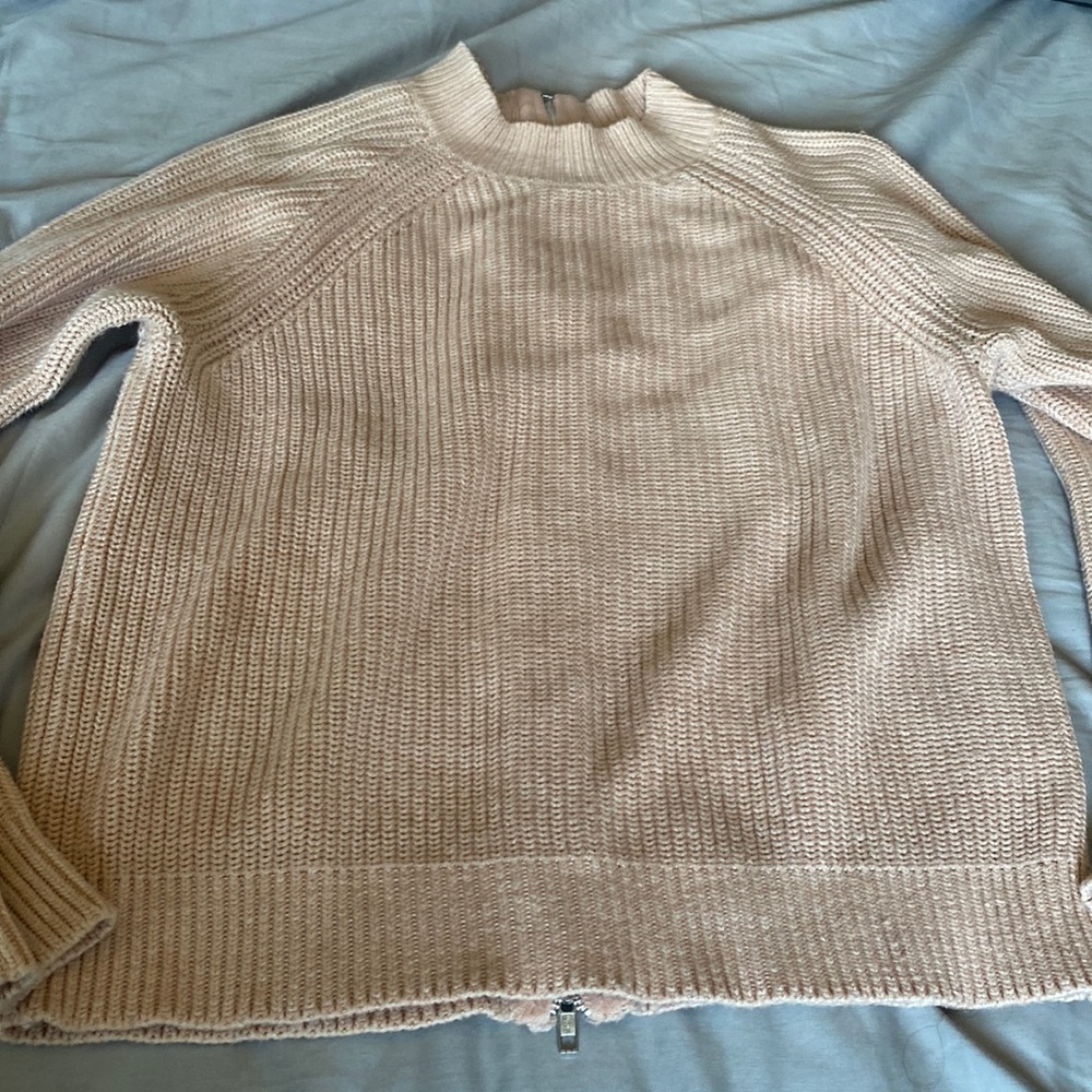 H & M sweater
